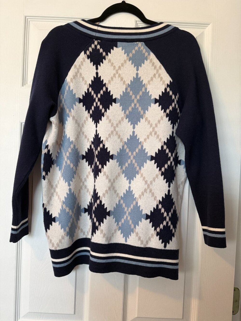 torrid Everyday Soft Ribbed V-Neck Raglan Sweater - Picture 2 of 7